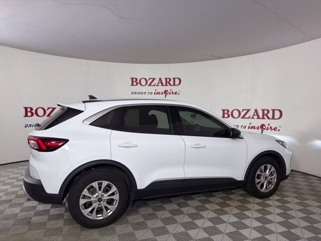 2023 Oxford White Ford Escape Active FWD SUV