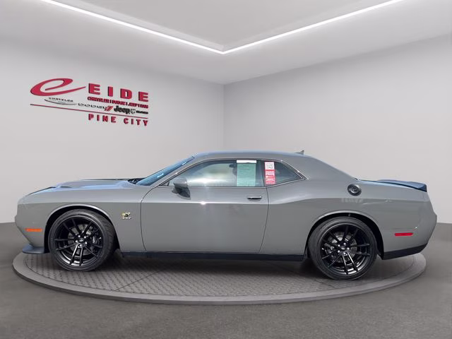 2023 Destroyer Gray Clearcoat Dodge Challenger R/T Scat Pack RWD Coupe