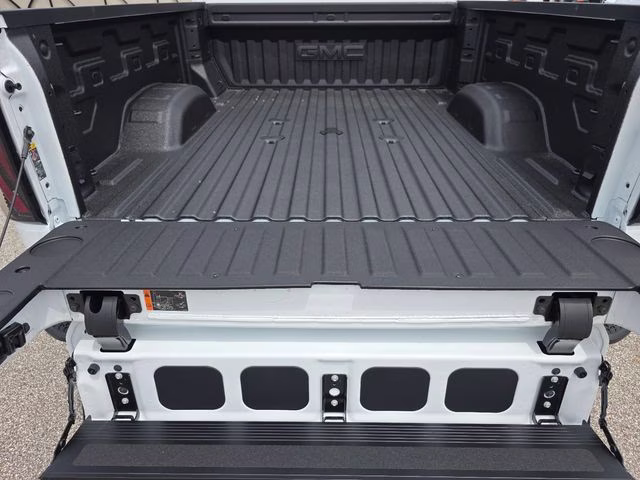 2026 Summit White GMC Sierra 2500HD AT4 4X4 Truck