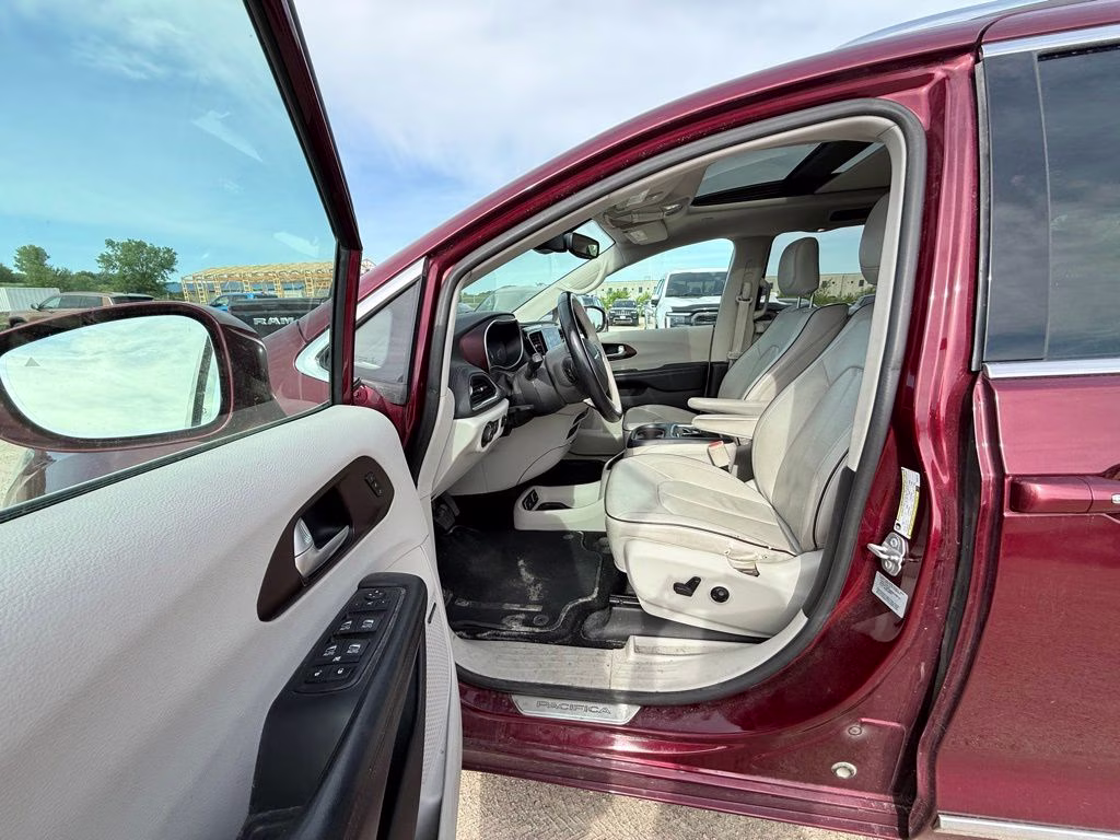 2017 Velvet Red Pearlcoat Chrysler Pacifica Limited FWD Van
