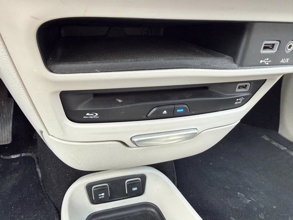 2017 Velvet Red Pearlcoat Chrysler Pacifica Limited FWD Van