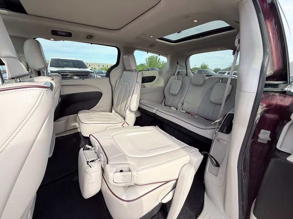 2017 Velvet Red Pearlcoat Chrysler Pacifica Limited FWD Van