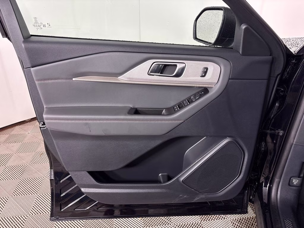 2026 Agate Black Metallic Ford Explorer Active RWD SUV