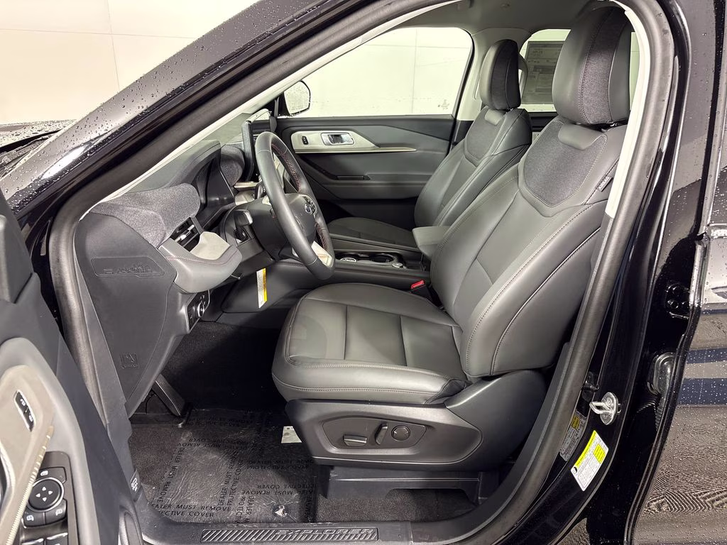2026 Agate Black Metallic Ford Explorer Active RWD SUV