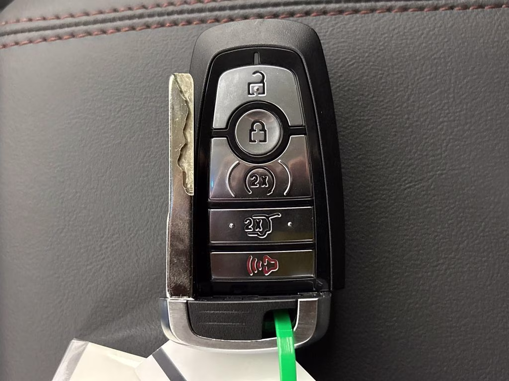 2026 Agate Black Metallic Ford Explorer Active RWD SUV