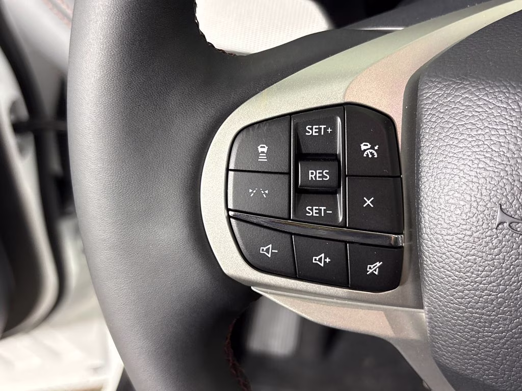 2026 Star White Metallic Tri-Coat Ford Explorer Active RWD SUV