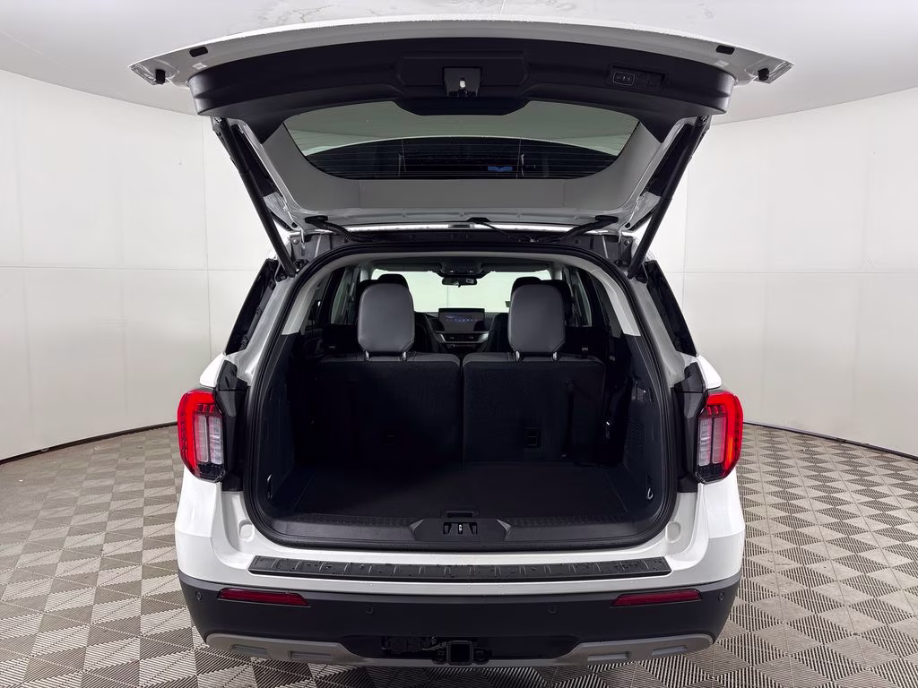 2026 Star White Metallic Tri-Coat Ford Explorer Active RWD SUV