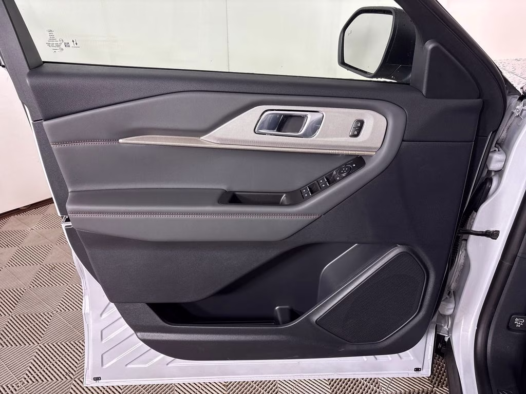 2026 Space White Metallic Ford Explorer Active RWD SUV