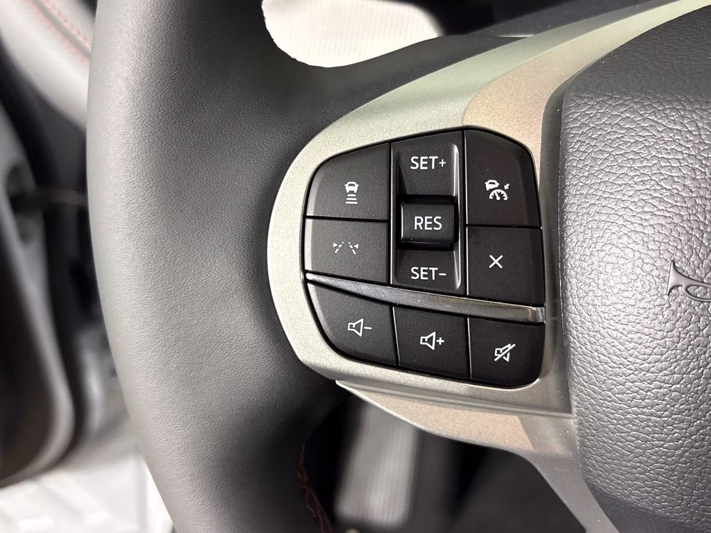 2026 Space White Metallic Ford Explorer Active RWD SUV
