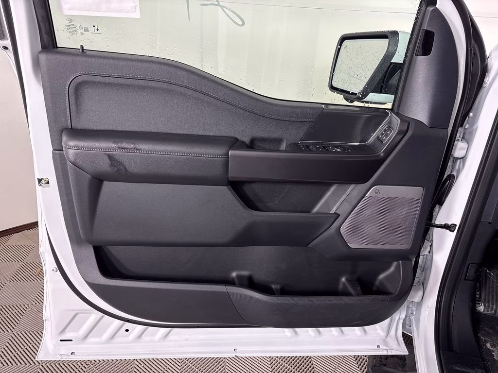 2026 Oxford White Ford F-150 Lariat RWD Truck