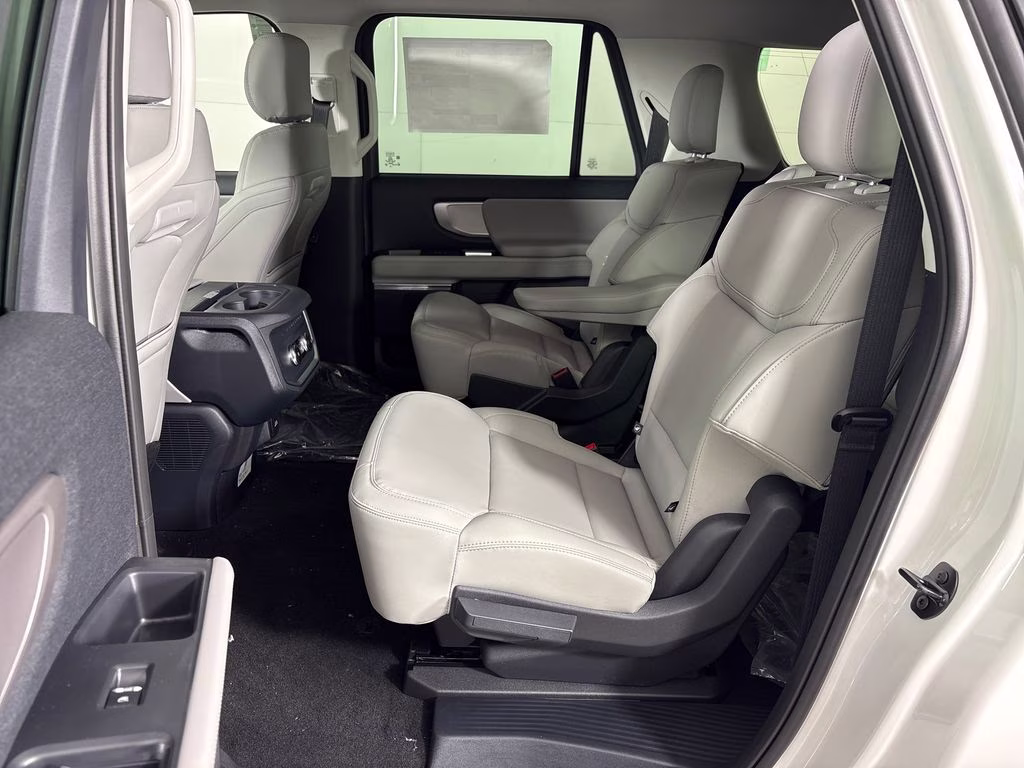 2026 Star White Metallic Tri-Coat Ford Expedition Max Active RWD SUV