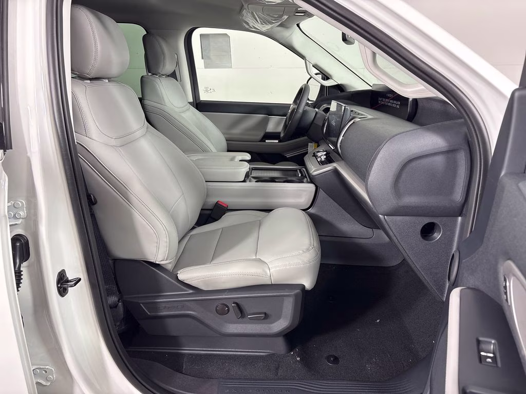 2026 Star White Metallic Tri-Coat Ford Expedition Max Active RWD SUV