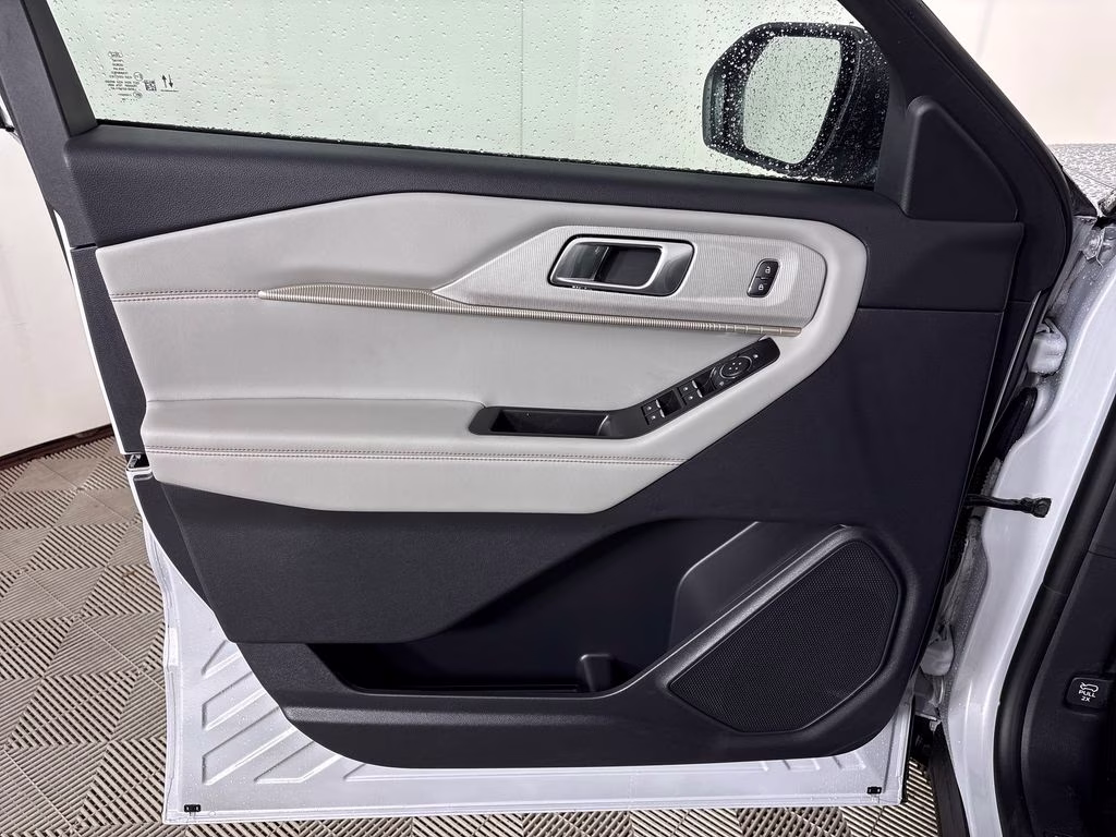 2026 Space White Metallic Ford Explorer Active RWD SUV