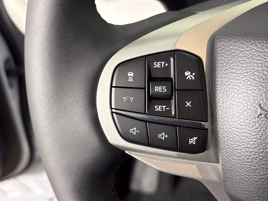 2026 Space White Metallic Ford Explorer Active RWD SUV