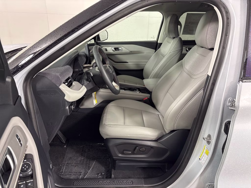 2026 Space White Metallic Ford Explorer Active RWD SUV