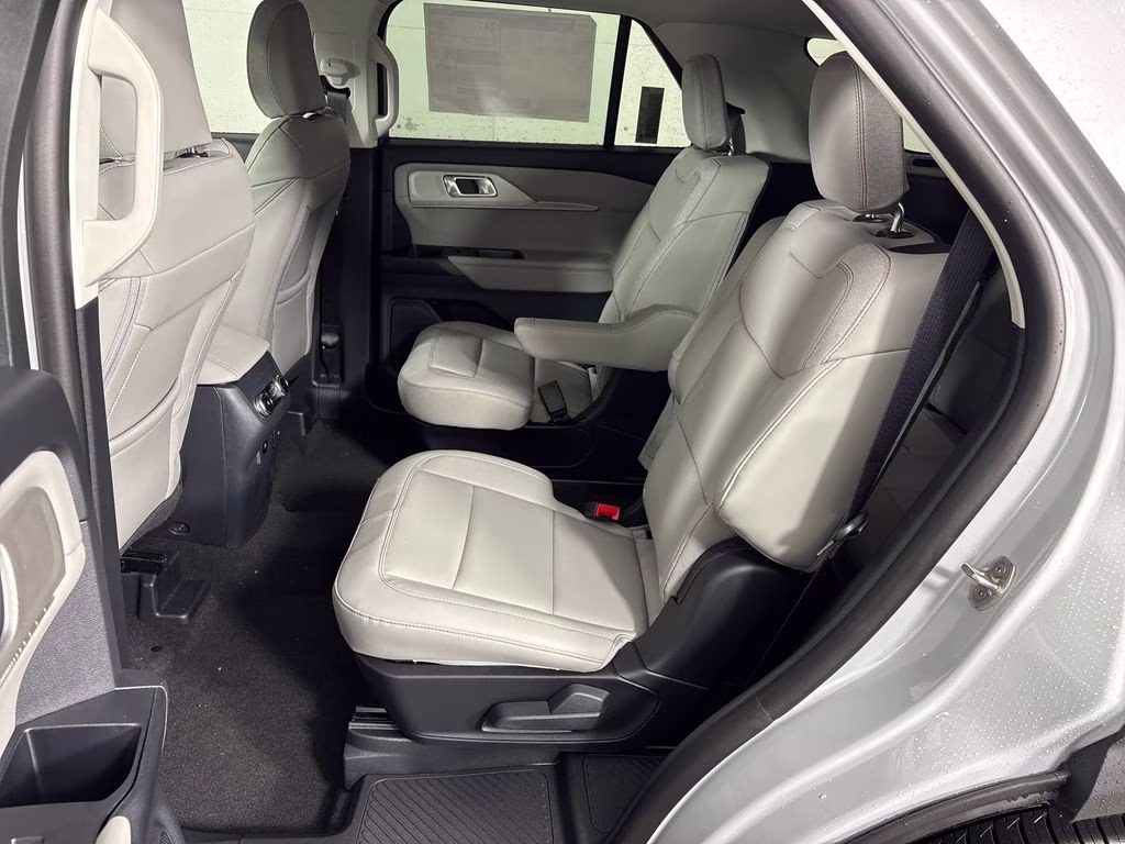 2026 Space White Metallic Ford Explorer Active RWD SUV