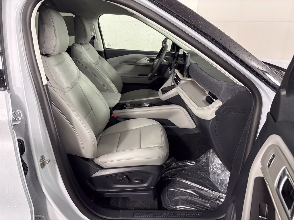 2026 Space White Metallic Ford Explorer Active RWD SUV