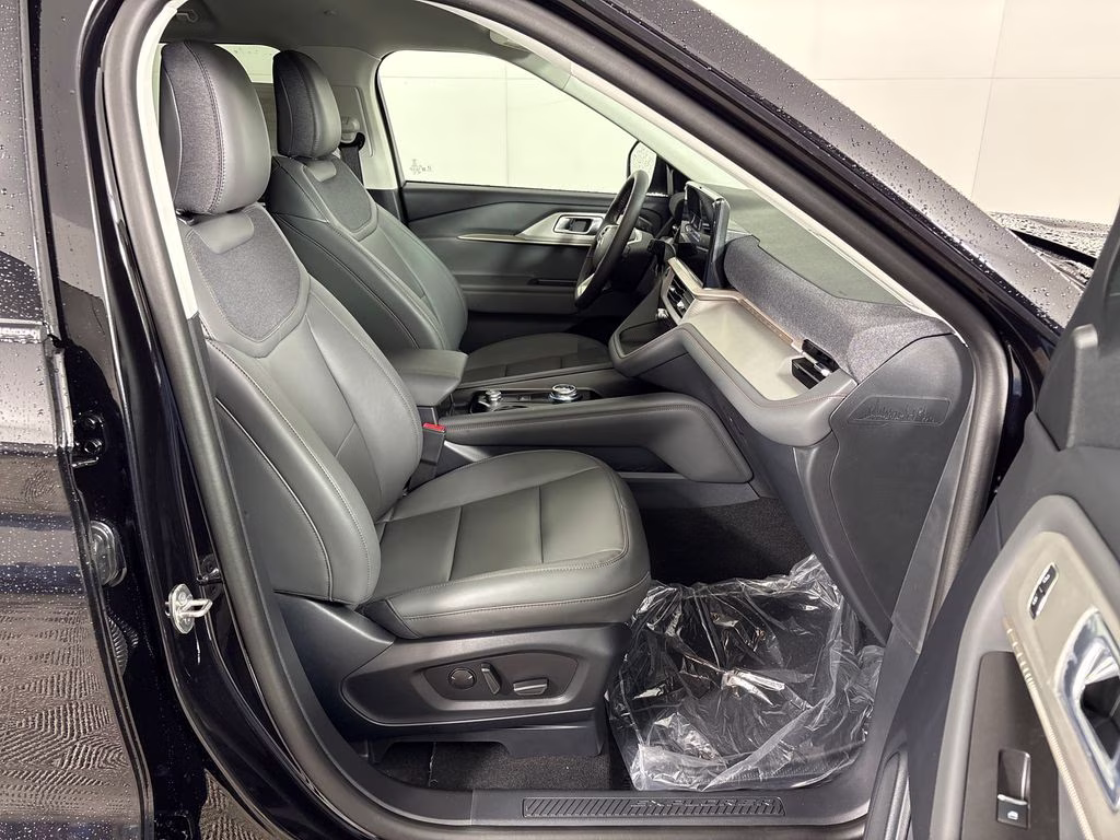 2026 Agate Black Metallic Ford Explorer Active RWD SUV