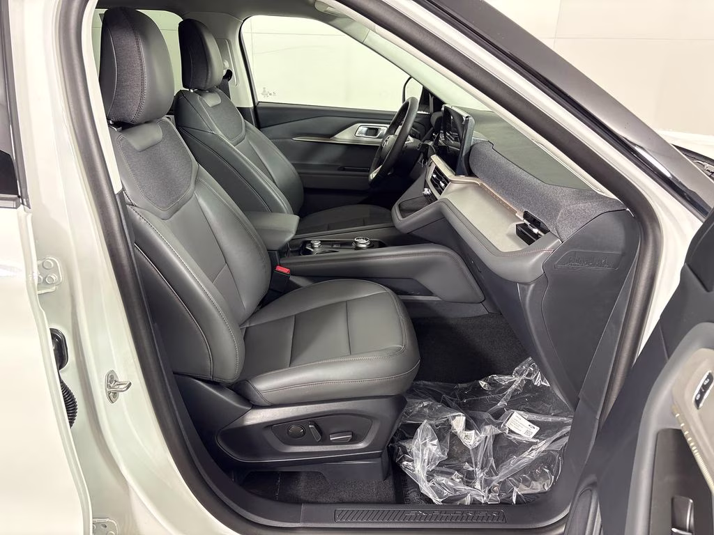 2026 Star White Metallic Tri-Coat Ford Explorer Active RWD SUV