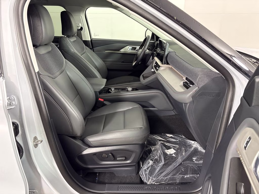 2026 Space White Metallic Ford Explorer Active RWD SUV