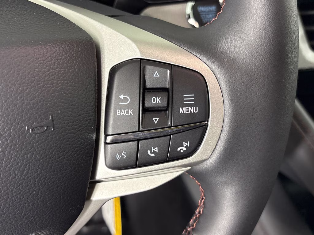 2026 Star White Metallic Tri-Coat Ford Explorer Active RWD SUV