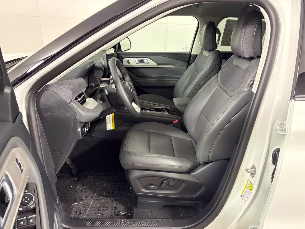 2026 Star White Metallic Tri-Coat Ford Explorer Active RWD SUV