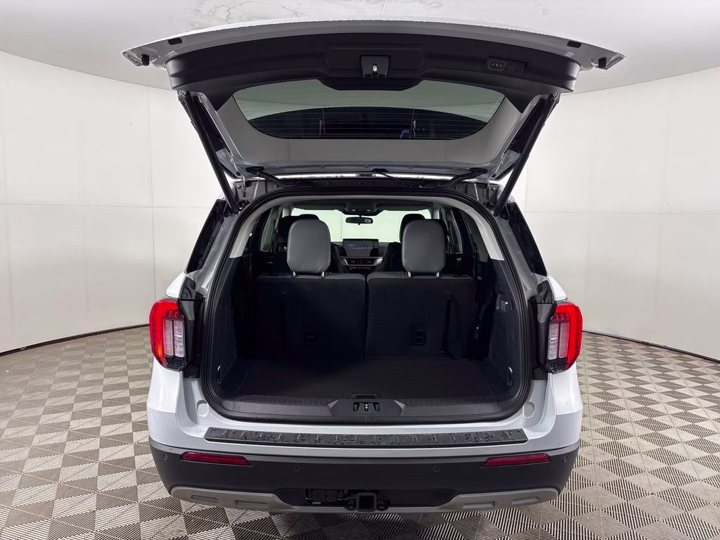 2026 Space White Metallic Ford Explorer Active RWD SUV