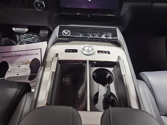 2026 Crystal White Metallic CC Lincoln Navigator L Reserve 4X4 SUV