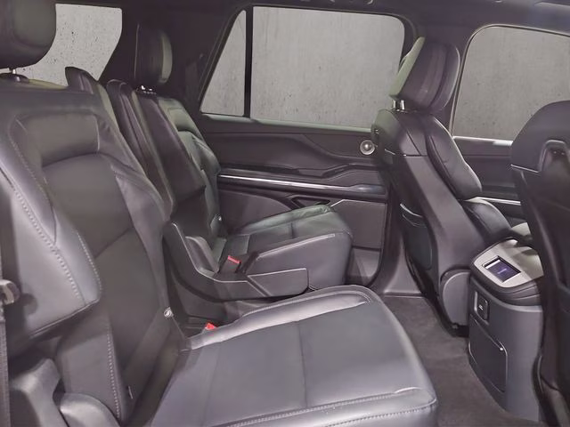 2026 Crystal White Metallic CC Lincoln Navigator L Reserve 4X4 SUV