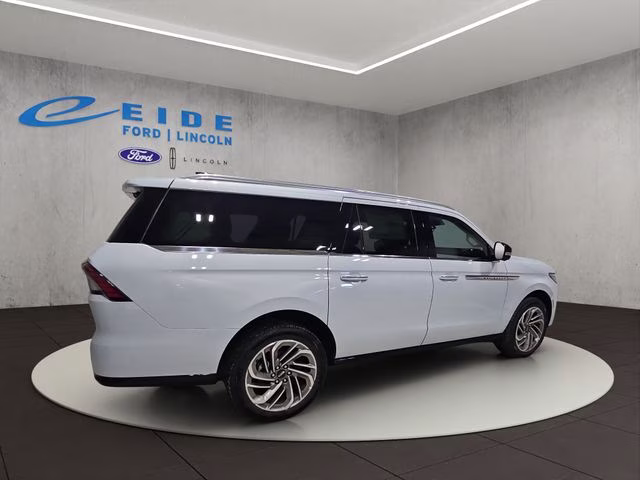 2026 Crystal White Metallic CC Lincoln Navigator L Reserve 4X4 SUV