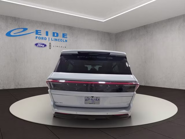 2026 Crystal White Metallic CC Lincoln Navigator L Reserve 4X4 SUV