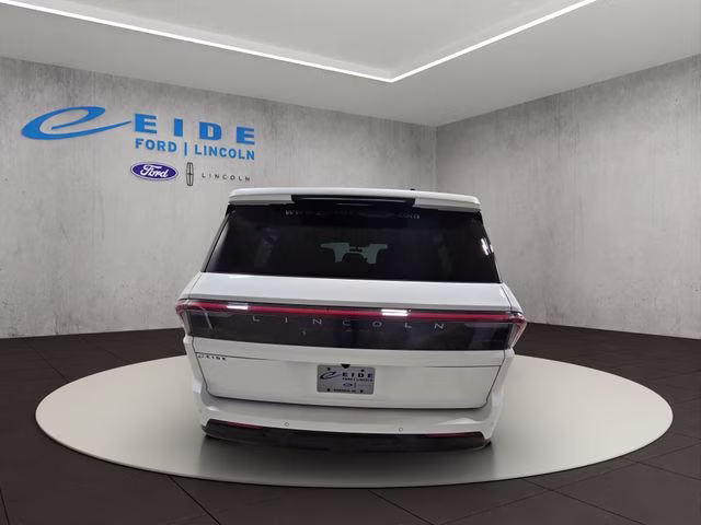 2026 Pristine White Metallic Tri-Coat Lincoln Navigator L Reserve 4X4 SUV