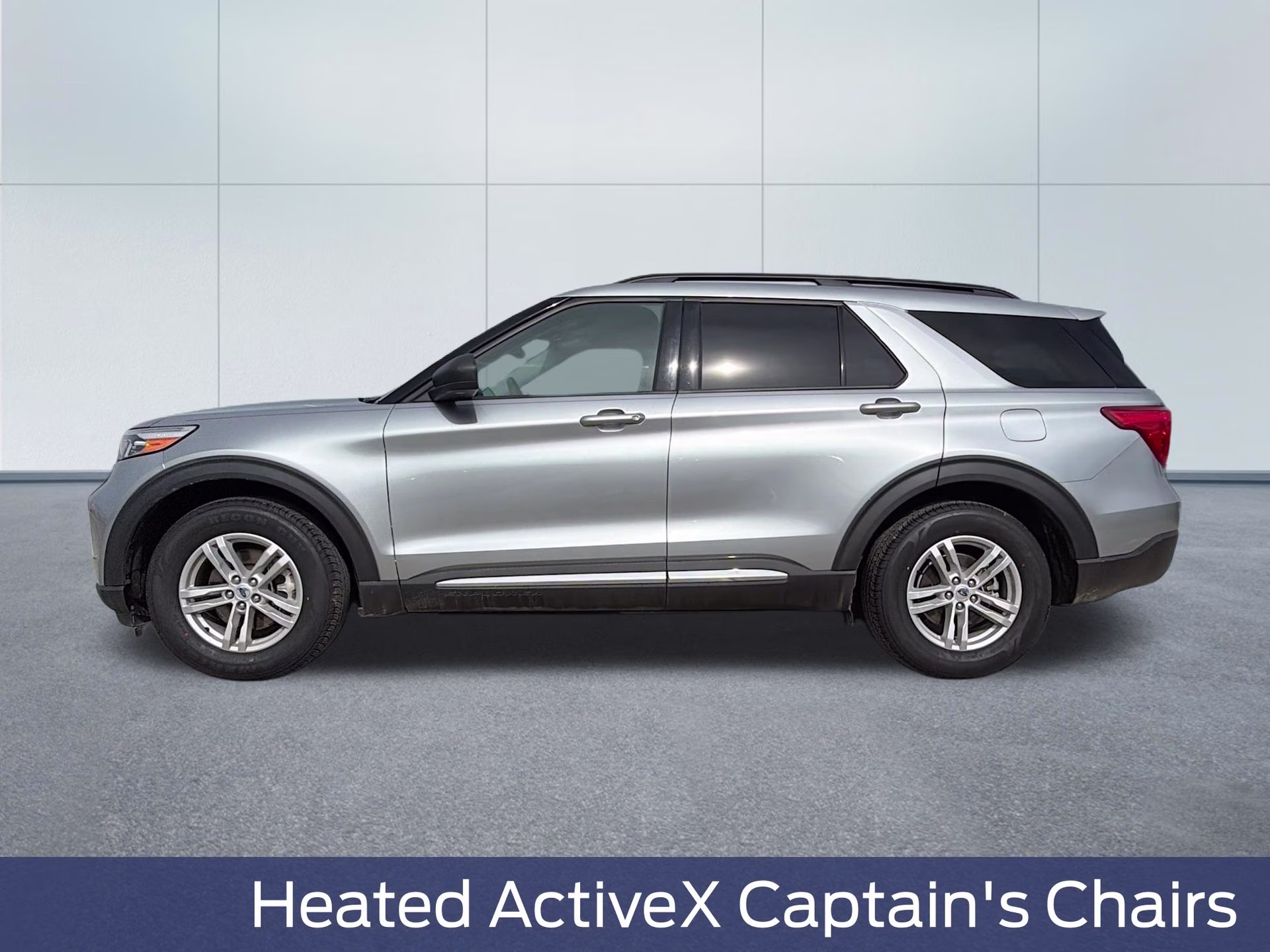 2024 Iconic Silver Metallic Ford Explorer XLT RWD SUV