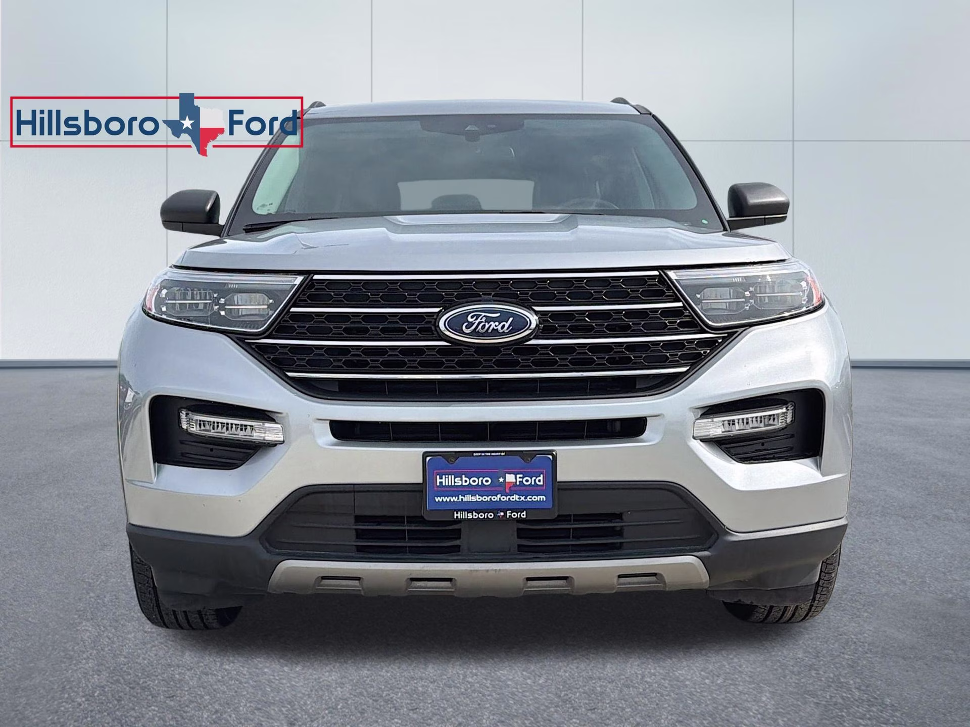 2024 Iconic Silver Metallic Ford Explorer XLT RWD SUV