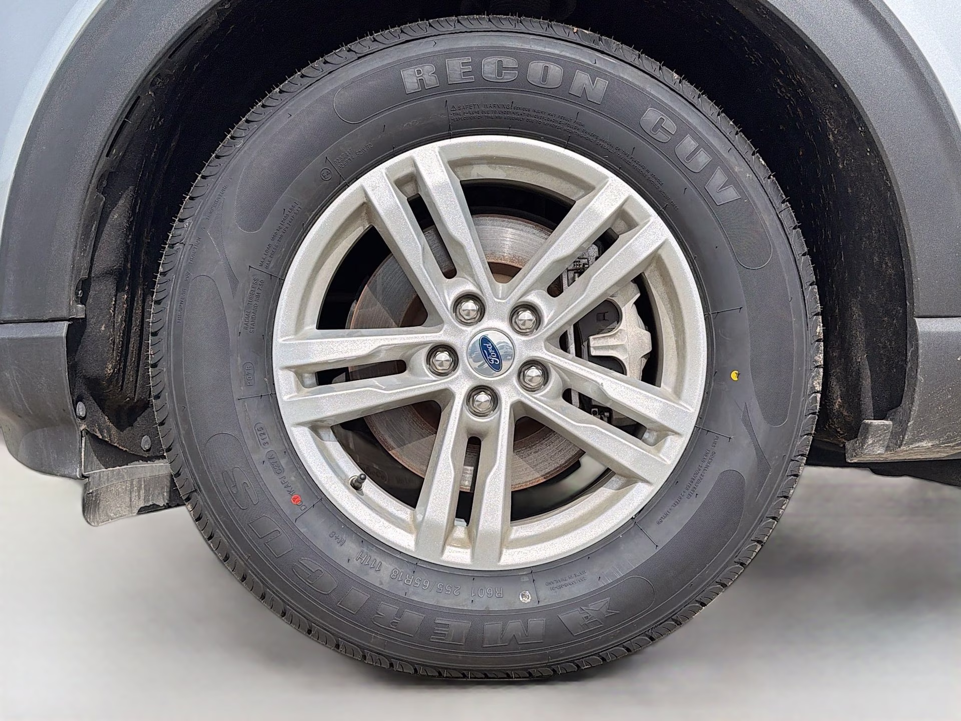 2024 Iconic Silver Metallic Ford Explorer XLT RWD SUV