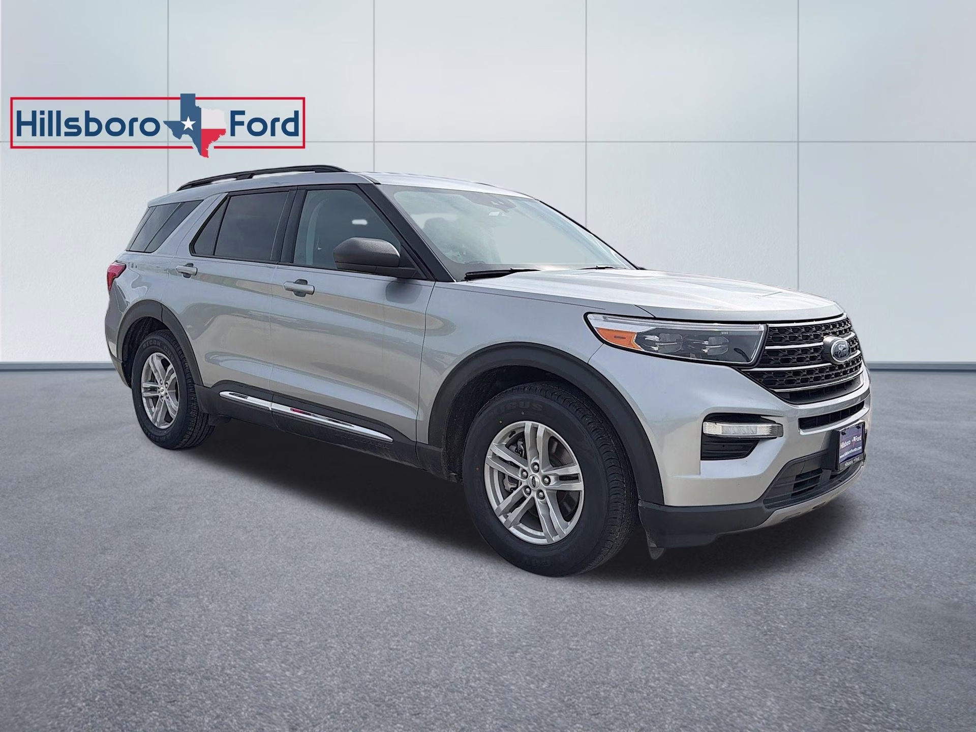 2024 Iconic Silver Metallic Ford Explorer XLT RWD SUV