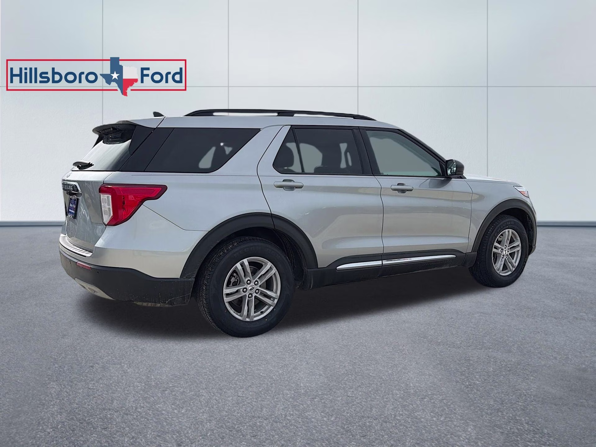 2024 Iconic Silver Metallic Ford Explorer XLT RWD SUV