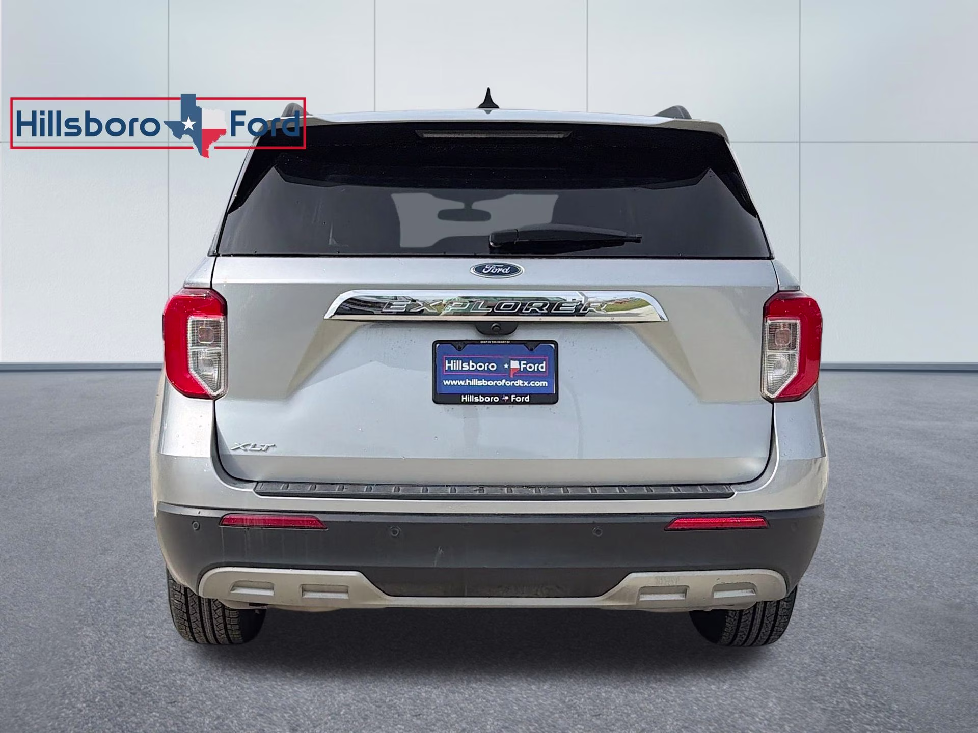 2024 Iconic Silver Metallic Ford Explorer XLT RWD SUV