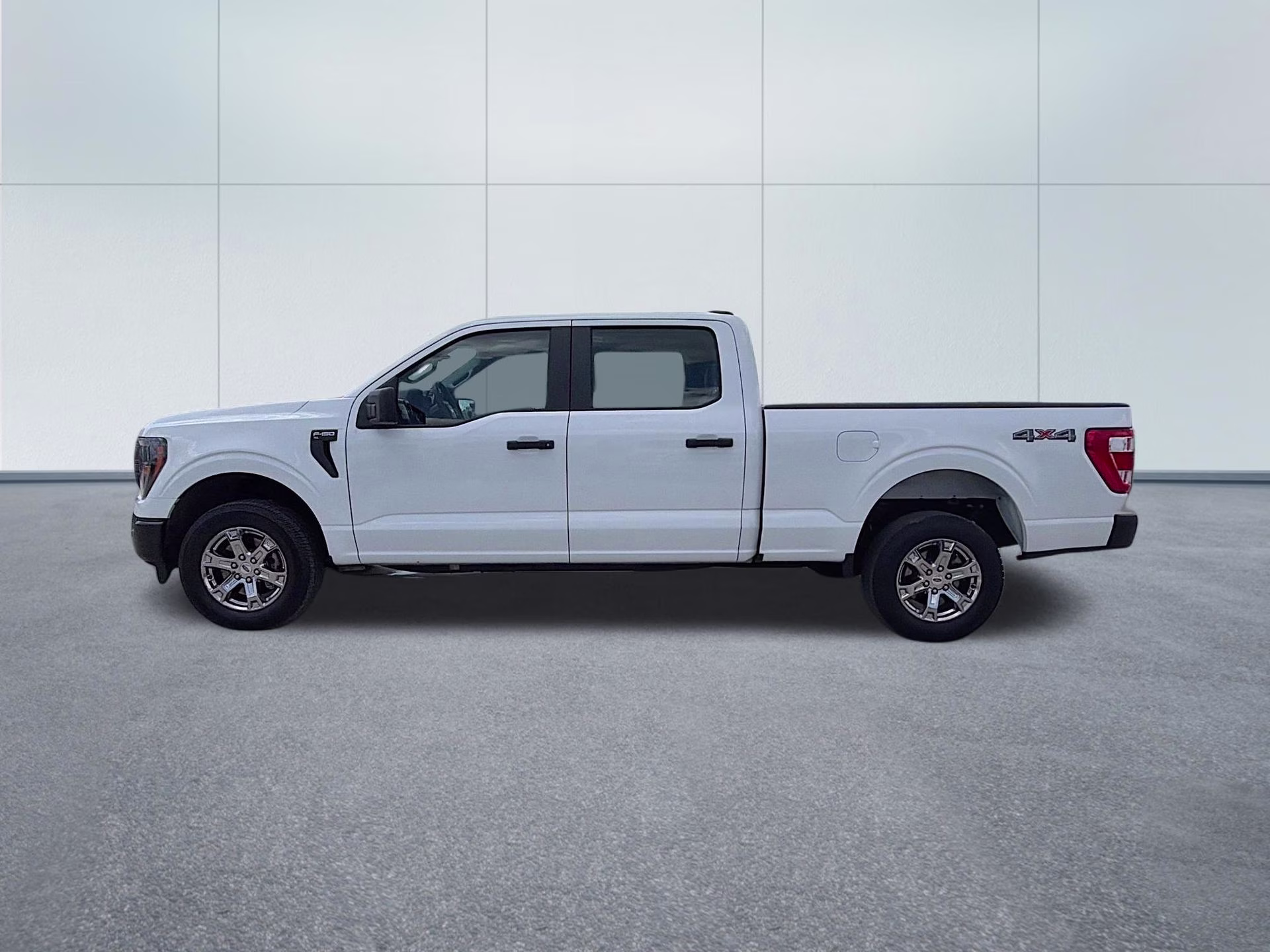 2023 Oxford White Ford F-150 XL 4X4 Truck
