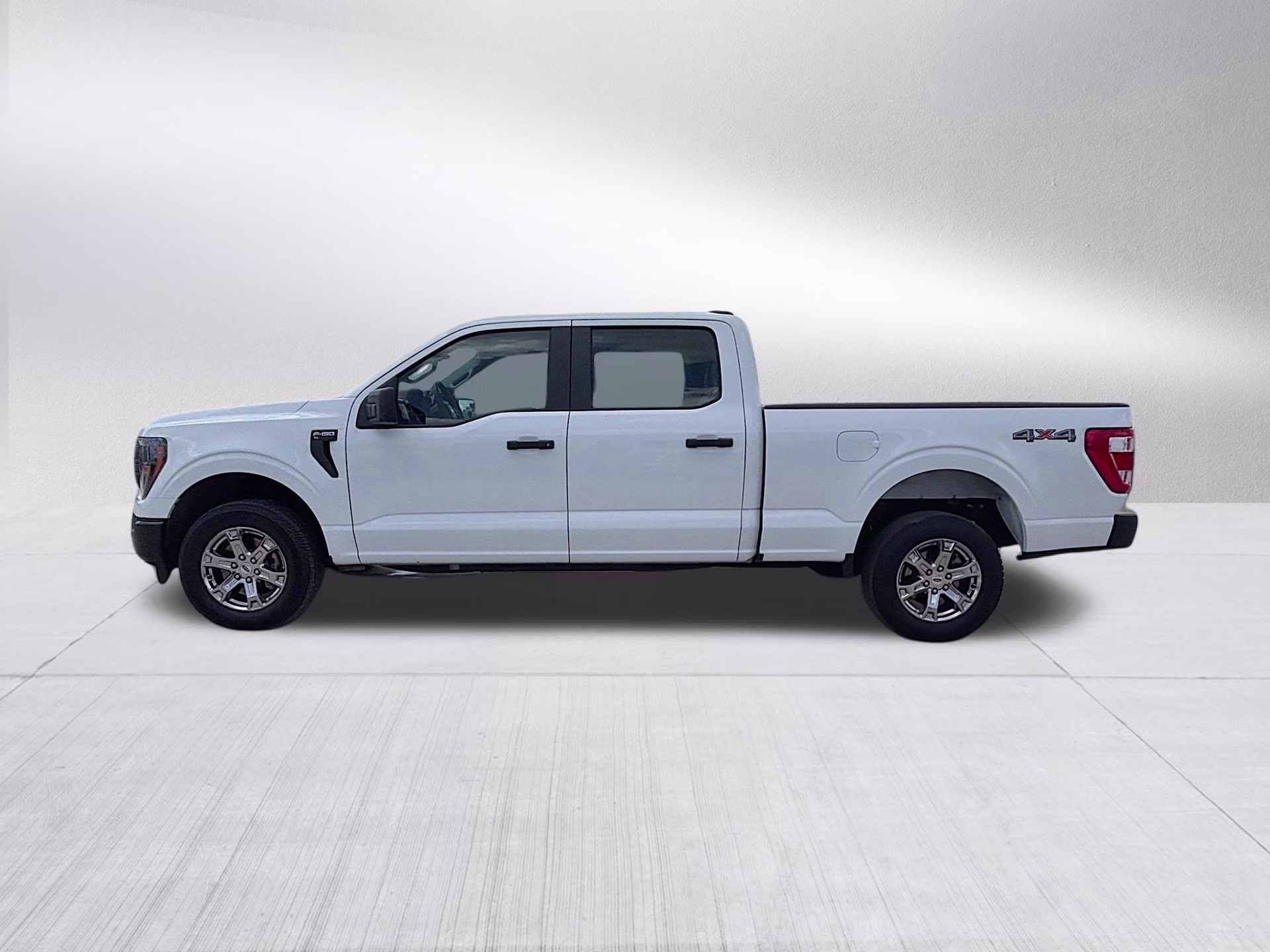 2023 Oxford White Ford F-150 XL 4X4 Truck