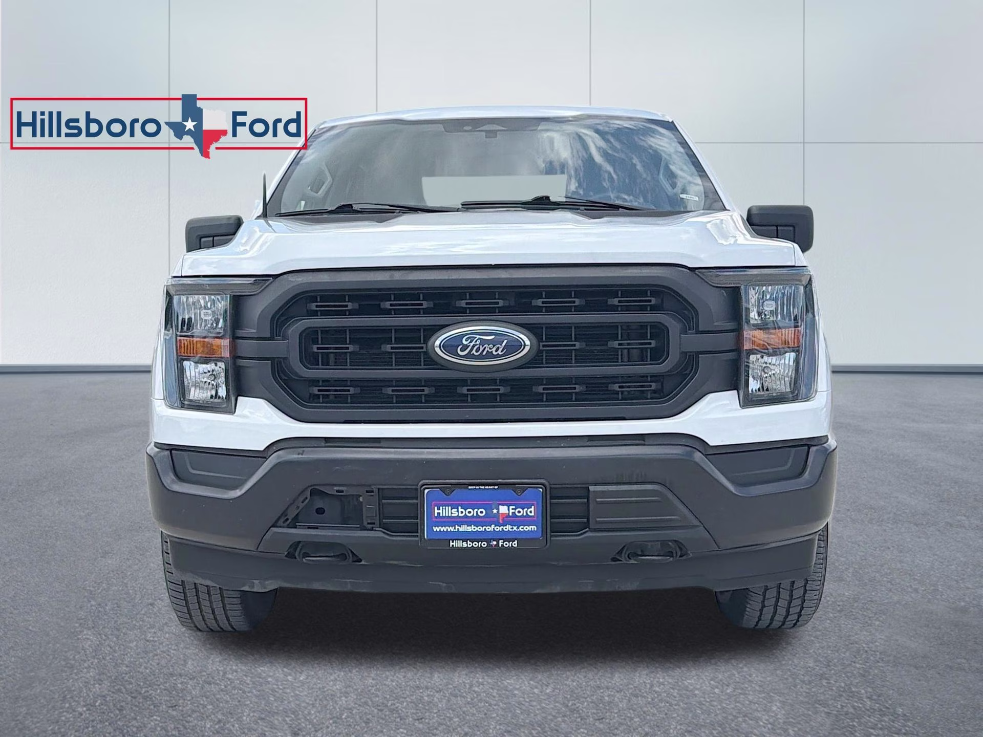 2023 Oxford White Ford F-150 XL 4X4 Truck