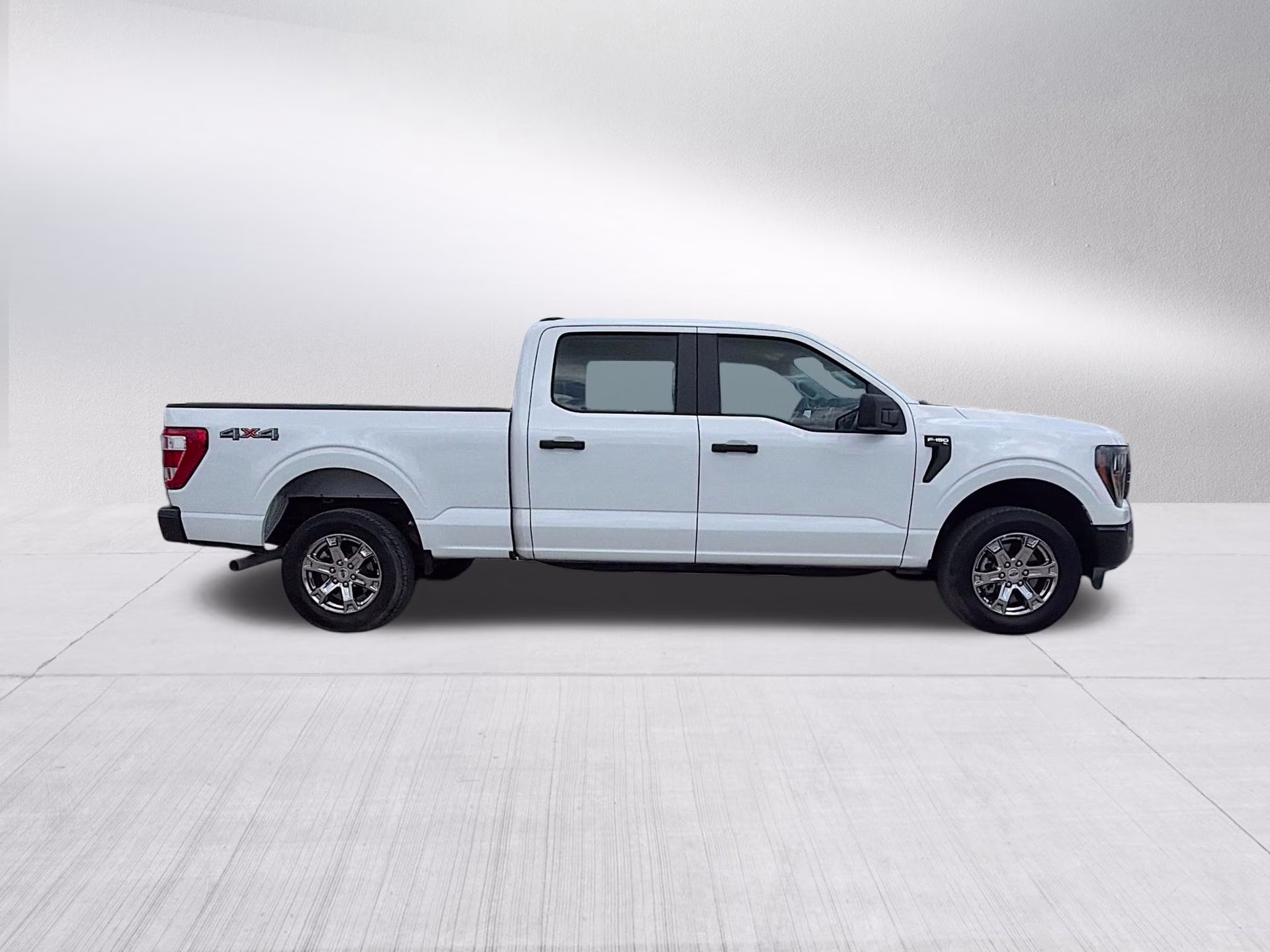 2023 Oxford White Ford F-150 XL 4X4 Truck
