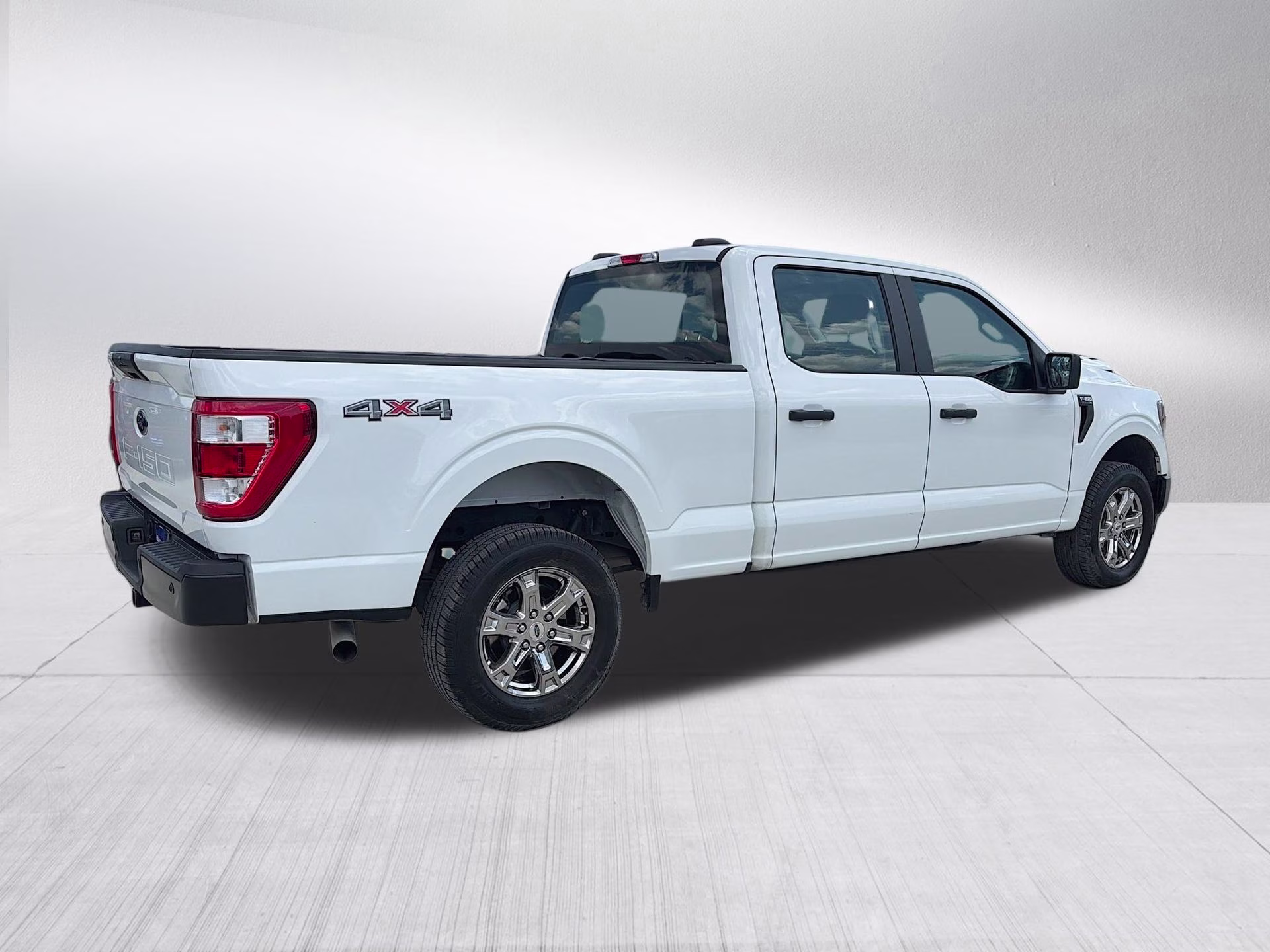 2023 Oxford White Ford F-150 XL 4X4 Truck