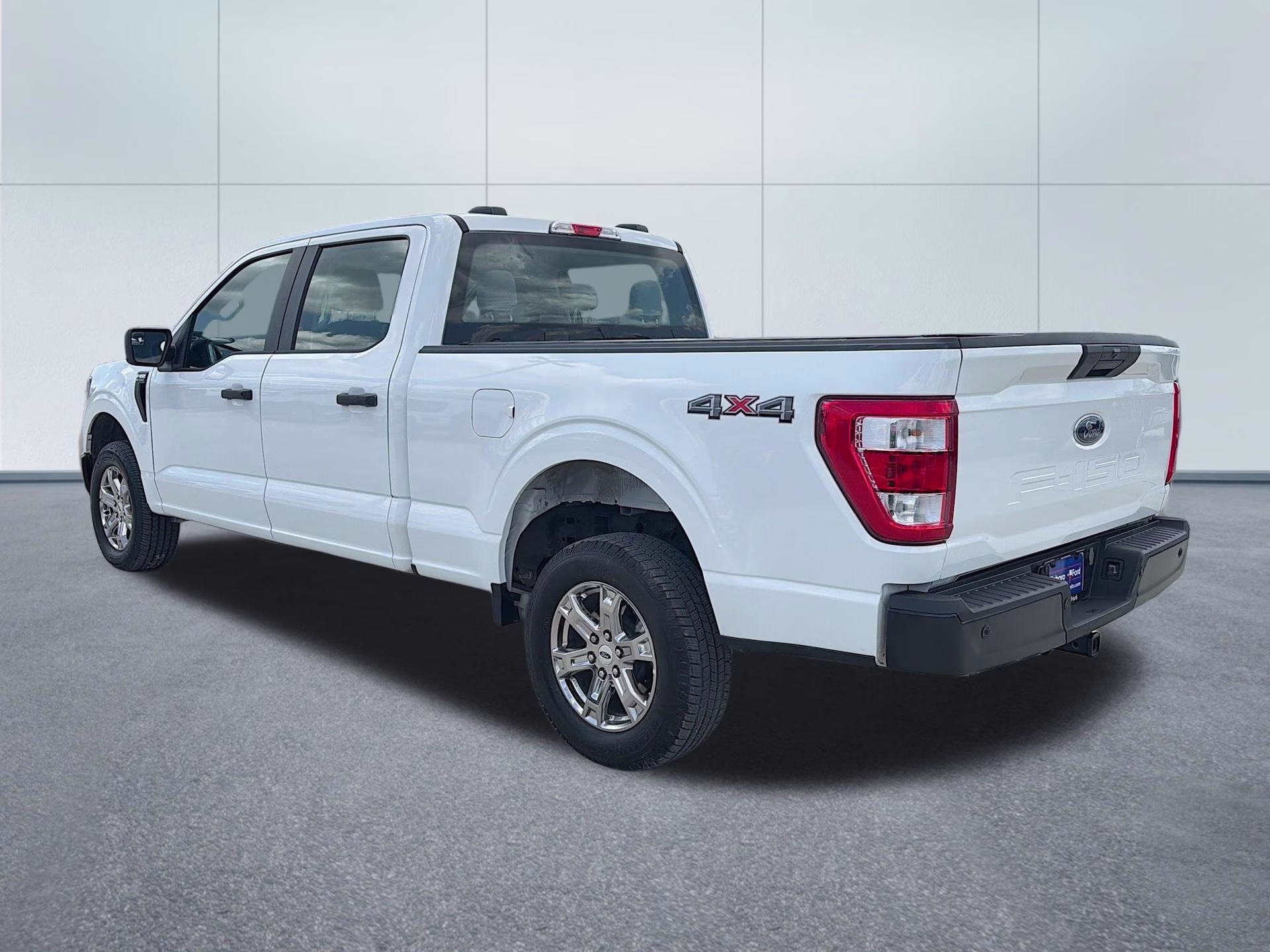 2023 Oxford White Ford F-150 XL 4X4 Truck