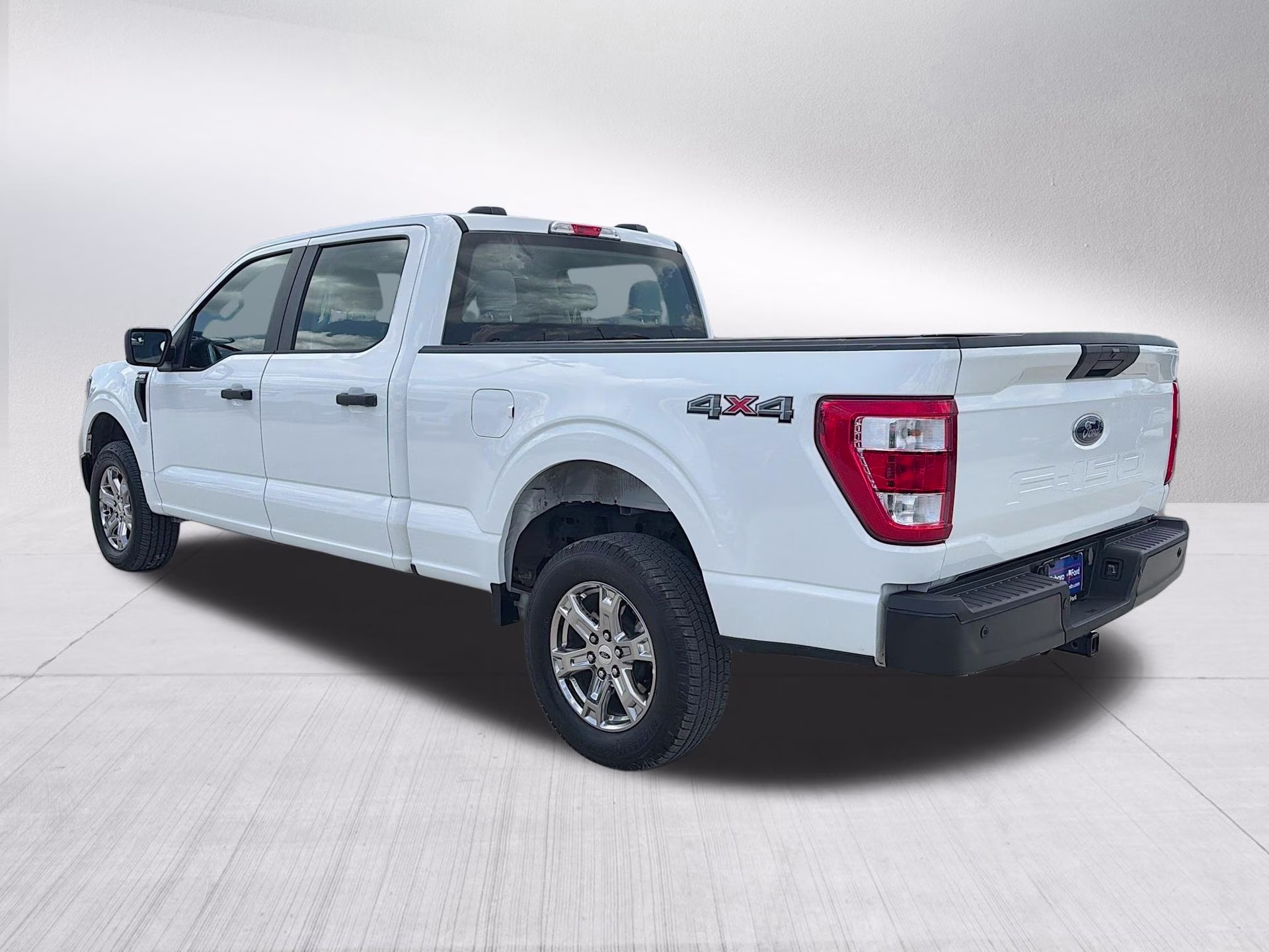 2023 Oxford White Ford F-150 XL 4X4 Truck
