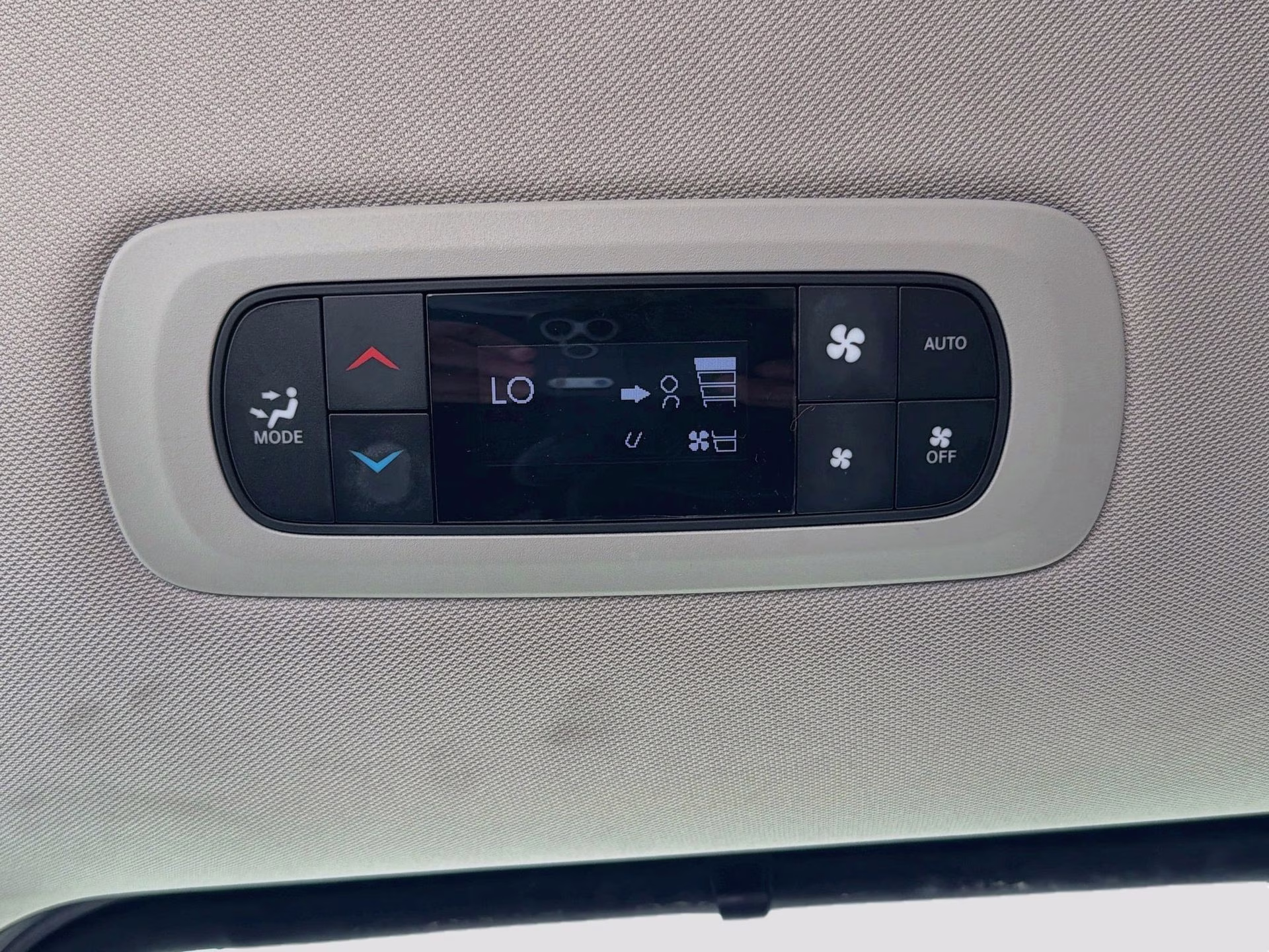 2023 Silver Mist Clearcoat Chrysler Pacifica Touring L FWD Van