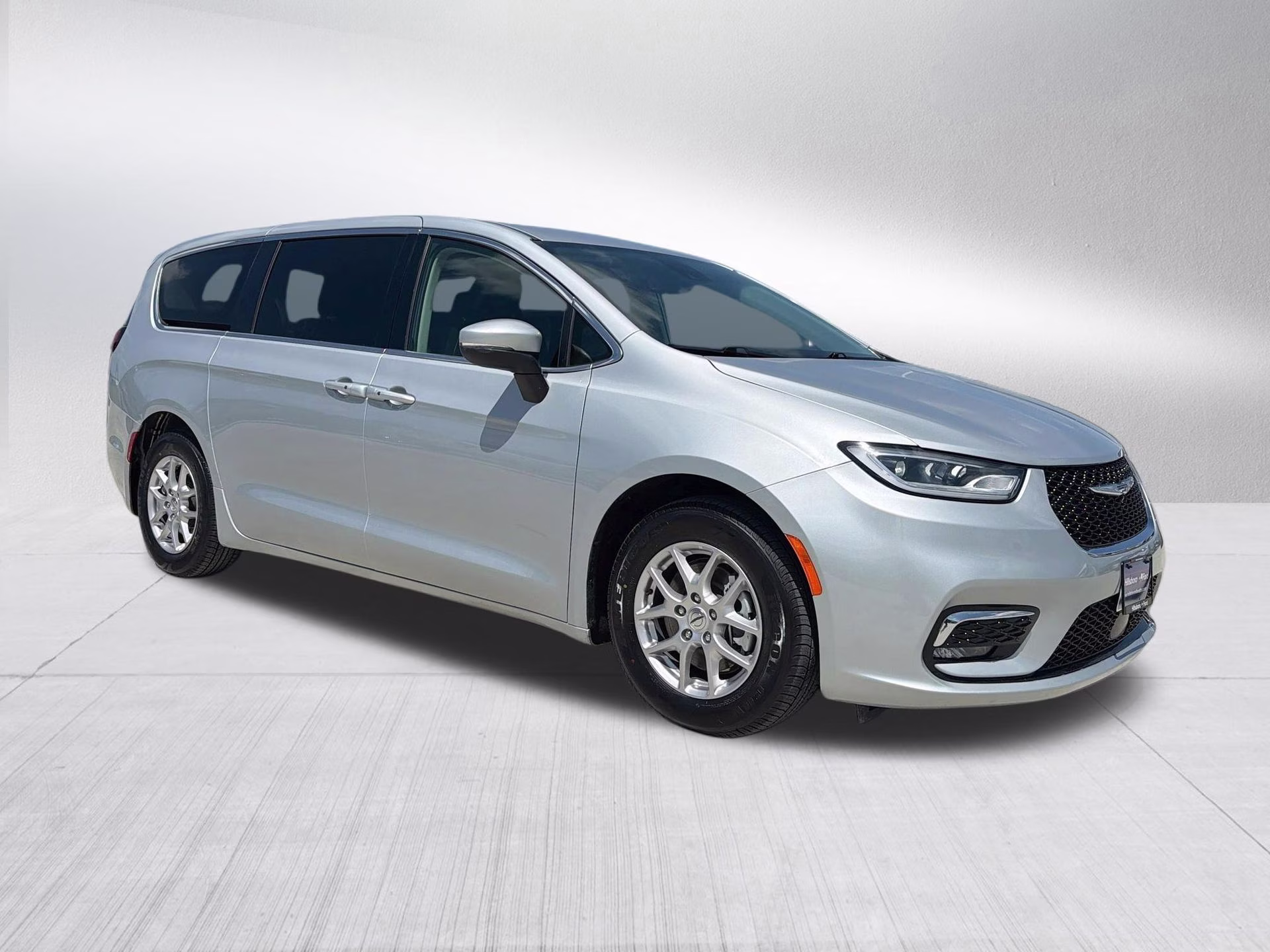 2023 Silver Mist Clearcoat Chrysler Pacifica Touring L FWD Van