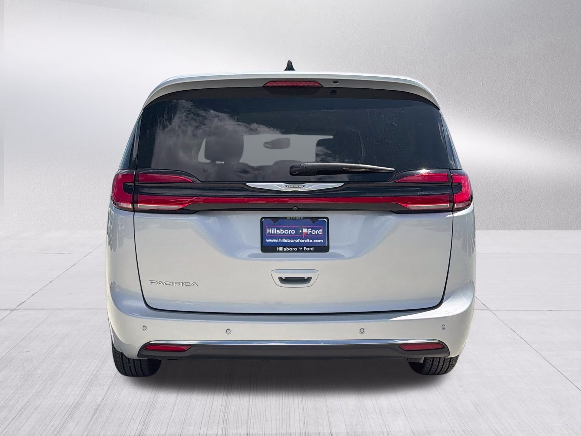 2023 Silver Mist Clearcoat Chrysler Pacifica Touring L FWD Van
