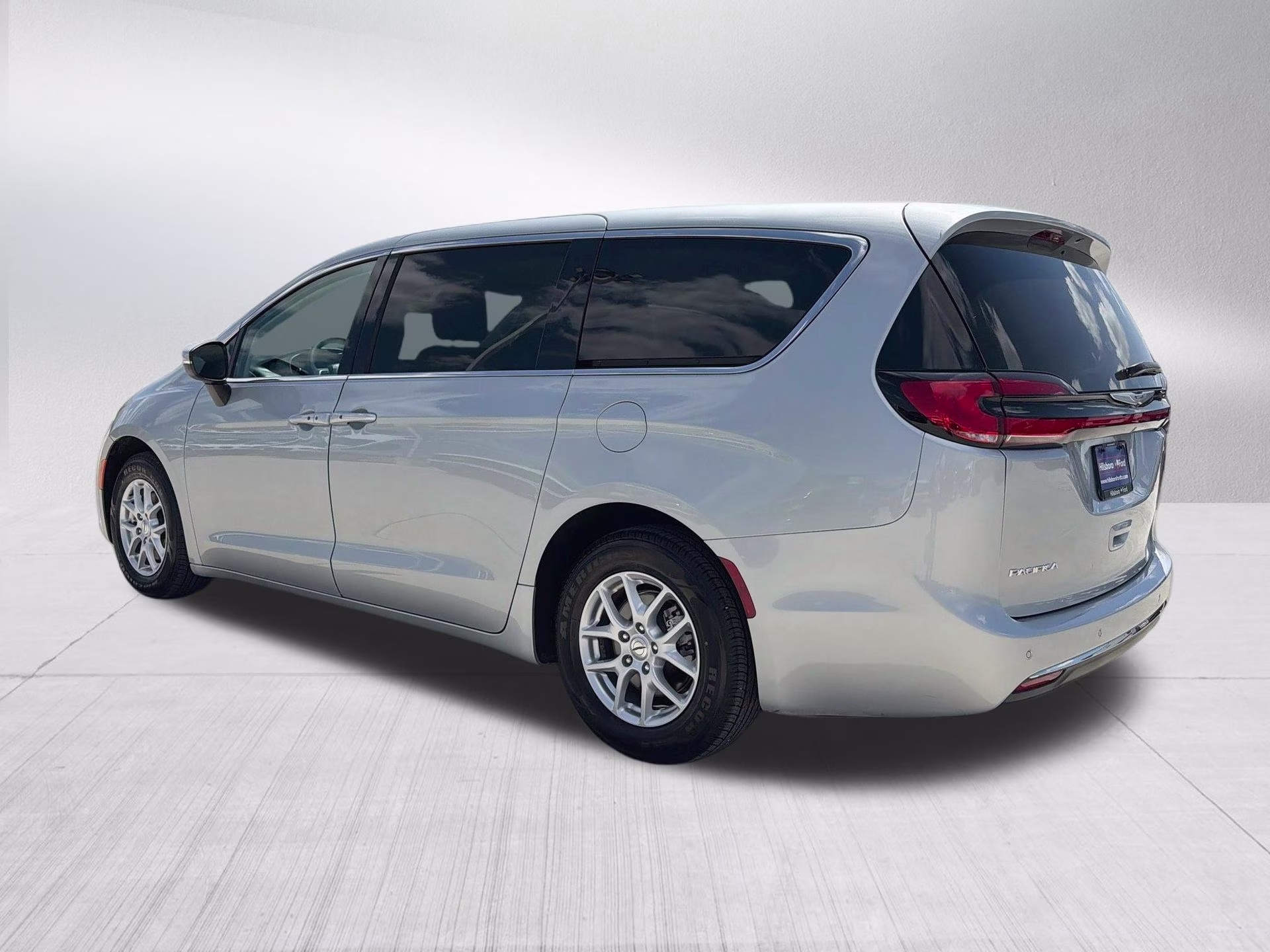 2023 Silver Mist Clearcoat Chrysler Pacifica Touring L FWD Van