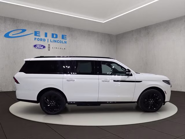 2026 Pristine White Metallic Tri-Coat Lincoln Navigator L Reserve 4X4 SUV